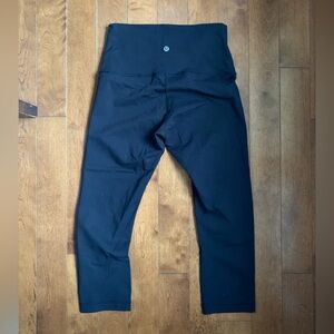 Lululemon Black Wunder Under High-Rise Leggings 21" - Women’s size 8